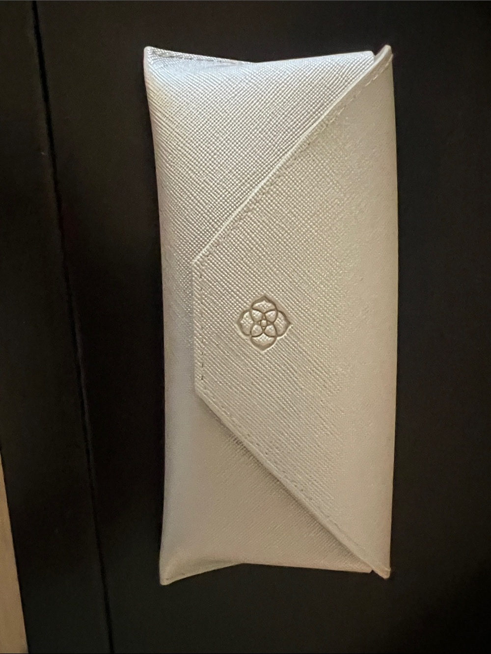 Kendra Scott White Textured Envelope Sunglasses Case
